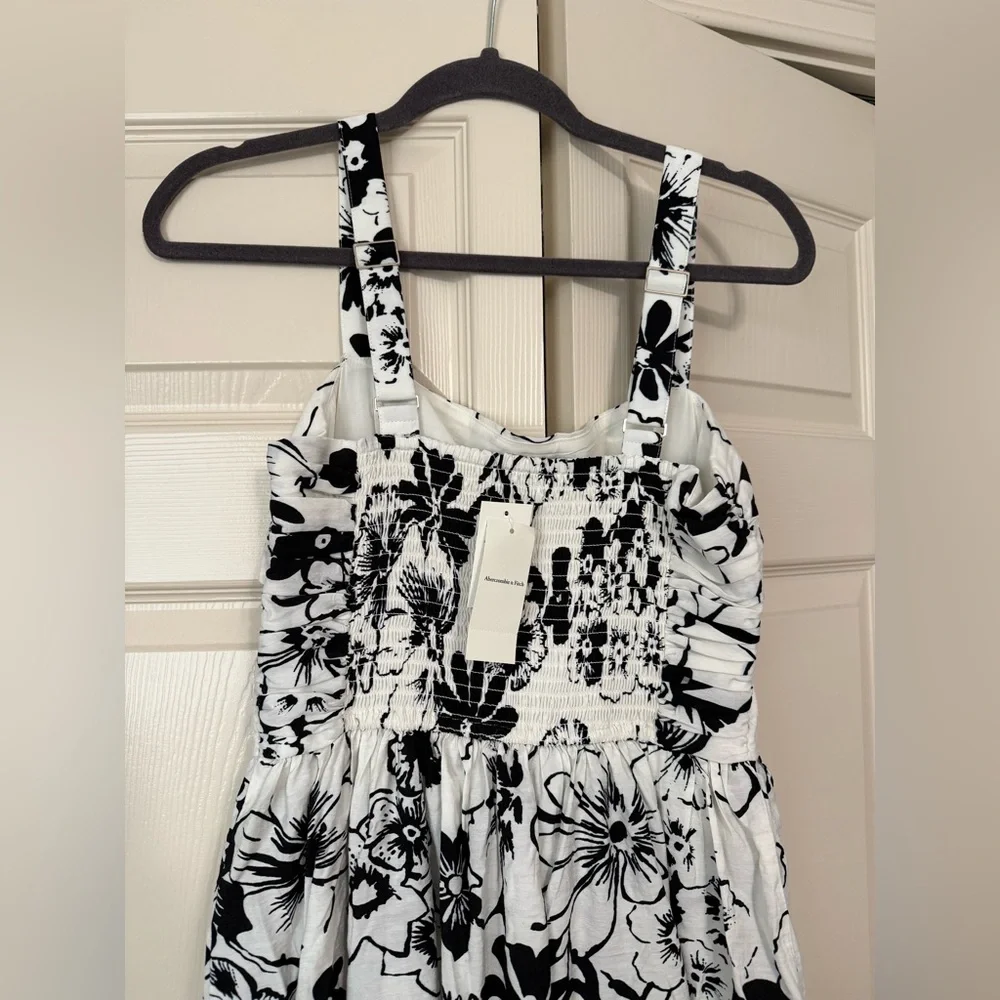 Abercrombie Emerson tiered size M Black and White Floral Maxi Dress viscose new